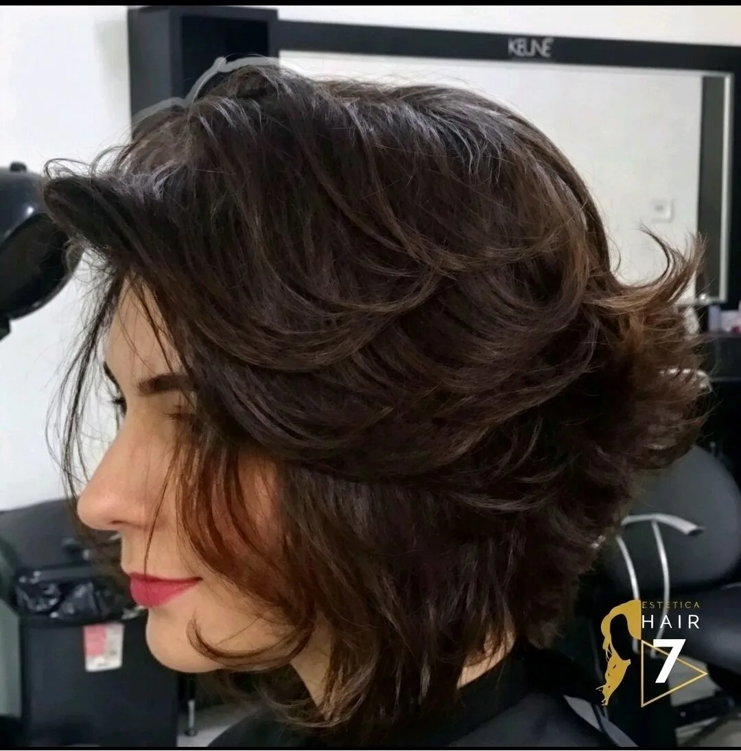 Corte de cabelo feminino em camadas feito na Estética Hair7 Corte de cabelo feminino em camadas feito na Estética Hair7