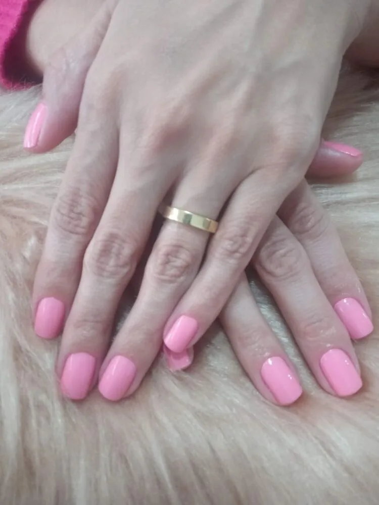 Manicure em esmalte rosa feita na Estética Hair7 Manicure em esmalte rosa feita na Estética Hair7